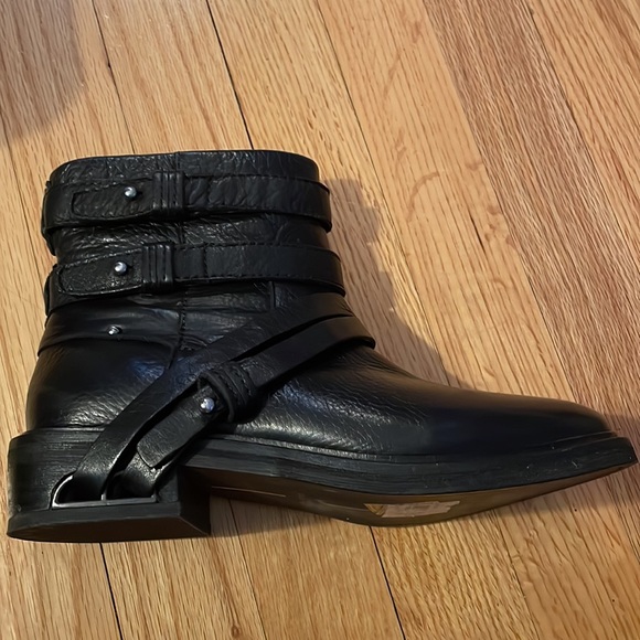 Dolce Vita Black Leather “Kiera” Boots - Picture 5 of 9